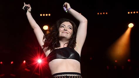 Lorde S Catchy New Song Will Take You Way Back To Her Debut Album Teen Vogue