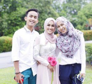 Seperti yang anda semua tahu, ezzrin adalah adik kepada pelakon bertubuh genit dan berbakat besar, elfira loy. 11 Pasangan Adik-beradik Artis Popular Yang Korang Mungkin ...
