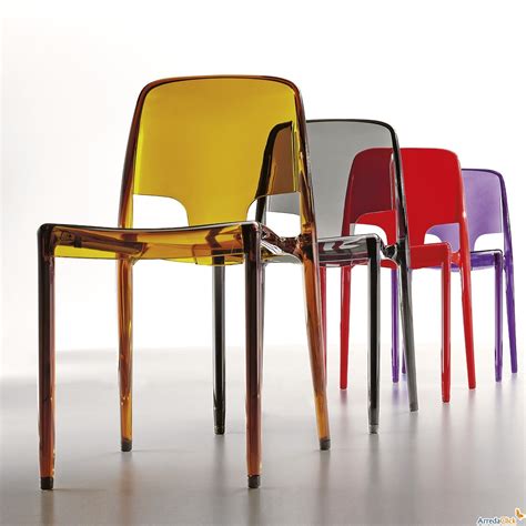 Chaise colorée Margot par Infiniti Design en plastique  Chair, Dinning