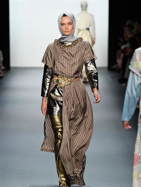 anniesa hasibuan jadi wakil pertama indonesia dan hijab di new york fashion week photo