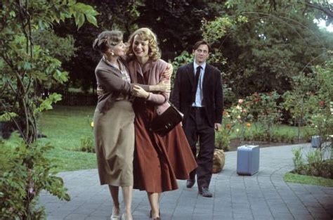 Gwyneth paltrow, 1991 yılında shout isimli filmle oyunculuk kariyerine başladı. Sylvia ** (2003, Gwyneth Paltrow, Daniel Craig, Lucy ...