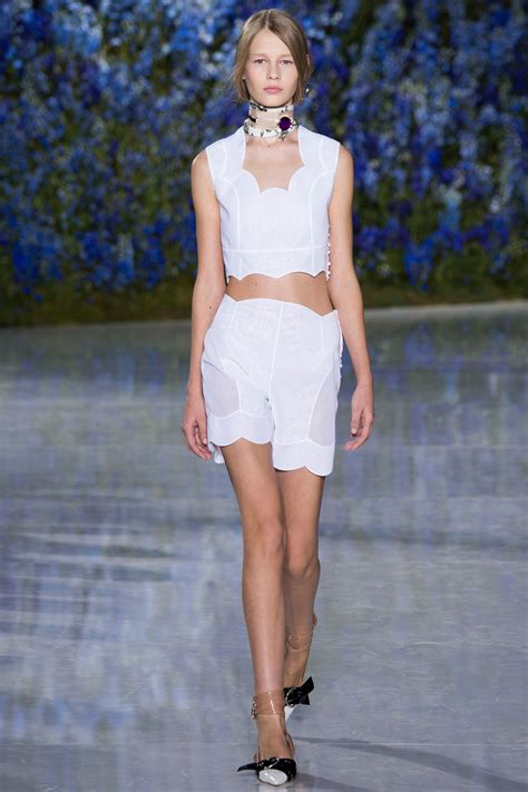 Christian Dior Spring 2016 Ready To Wear Collection Photos Vogue