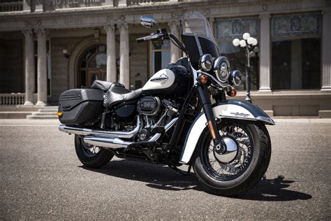 The 2021 bmw r 18 is a special motorcycle for the company and is targeted at taking on harley and indian motorcycle in the cruiser segment. Heritage Classic 114 | Harley-Davidson Bielefeld