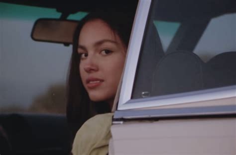 Olivia rodrigo made history with 'drivers license'. Conheça Olivia Rodrigo, cantora de 17 anos que emplacou ...