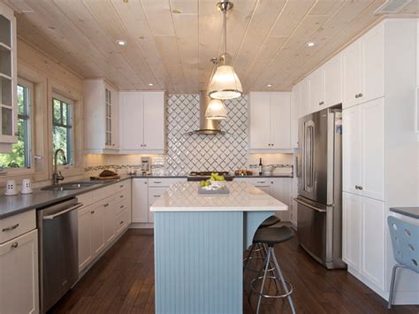 These cottage kitchens showcase our best cottage kitchen ideas. Small White Cottage Kitchens Small Cottage Kitchen Design ...