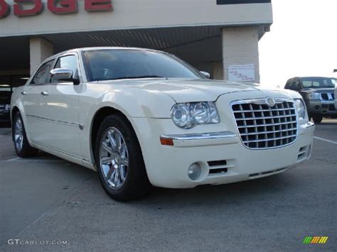 2005 Cool Vanilla Chrysler 300 C Hemi 41508482 Car