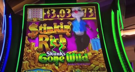 Stinkin Rich-Skunks Gone Wild! Slot Machine by