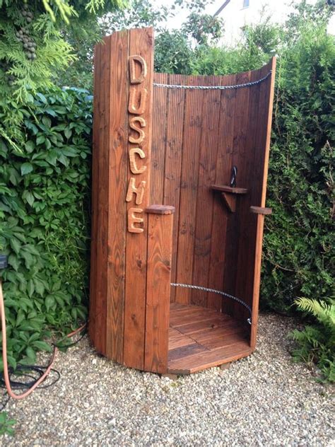 Ein sichtschutz für die gartendusche schützt vor neugierigen blicken und ist ein echter hingucker, mit welchem der garten insgesamt aufgewertet werden kann. 33 besten Gartendusche Bilder auf Pinterest | Gestalten ...