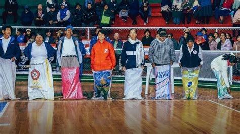 La bomba <ul><li>juego practicado por niños y jóvenes. Juegos Tradicionales del Ecuador conoce divetidos juegos. 2020
