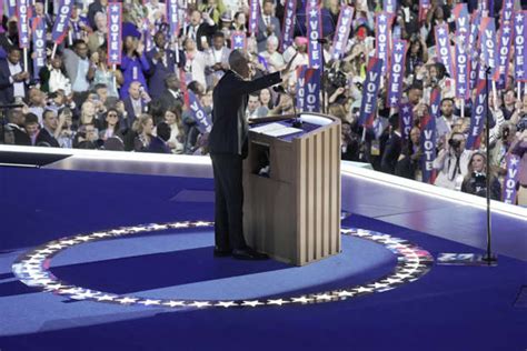 Barack Obama Delivers Powerful Speech During Dnc See Photos