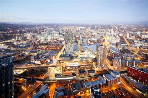The city centre ward had a population of 17,861 at the 2011 census. Mark Waugh Photographer | Manchester City Centre Skyline