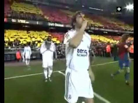 Fc barcelona a făcut aseară spectacol în meciul de fotbal susţinut în jocul a contat pentru runda a 34 din primera division. Fc barcelona Vs real Madrid 2008 2009 - YouTube