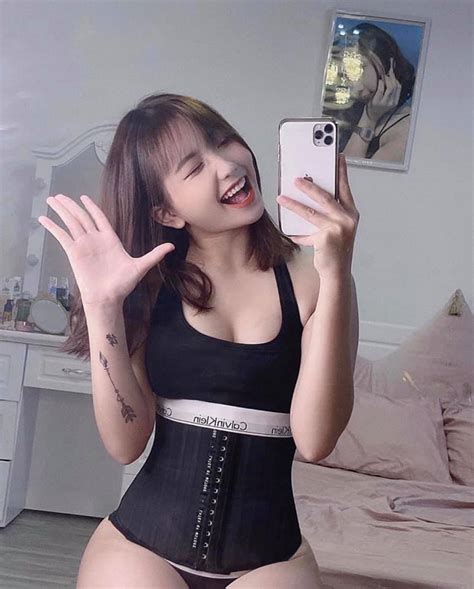 Dương quang, bùi thanh liêm. Lê Thị Khánh Huyền: Hot girl 2k4 nổi tiếng TikTok ...