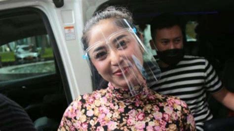 Mantan suami dewi perssik itu menilai panggung hiburan tanah air telah kehilangan salah satu komedian hebat. Komentari Perseteruan Aldi Taher dan Deddy Corbuzier, Dewi ...