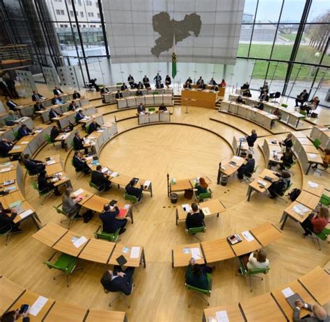 Hier tragen wir alle infos für sachsen, die für unsere mitglieder wichtig sein können, zusammen. Landtag berät über Corona-Hilfen für Unternehmen - WELT
