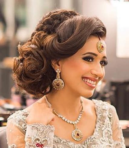 Another indian bridal hairstyle that is making all the waves (literally) these days is one of indian bridal hairstyles are all about looking your best come wedding day, and not. 60+ Traditional Indian Bridal Hairstyles For Your Wedding