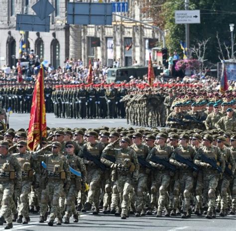 Jahrestage: Ukraine feiert Unabhängigkeitstag mit bislang größter Militärparade - WELT