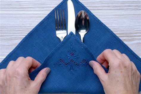How to Fold a Napkin 8 Easy Ways - Global Recipe