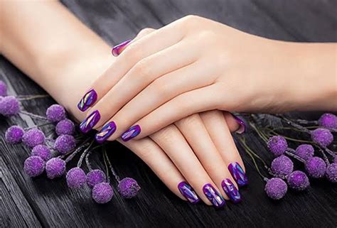 Girls problems with long nails and short nails. مناكير اظافر , رسومات المانيكير علي الاظافر - بنات كيوت