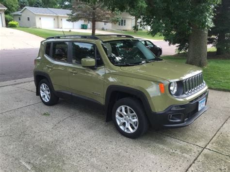 Entering into a relatively crowded group of crossovers arrives the newest compact crossover suv by jeep, the renegade. Jeep Renegade Latitude