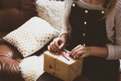 10 Idées De Cadeaux De Noël Pour Femme Fizzer Journal
