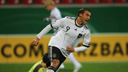 The top scorer for istanbul's besiktas. İYİ ORTA GOL OLUR: Cenk Tosun Türk Milli Takımını Seçti...