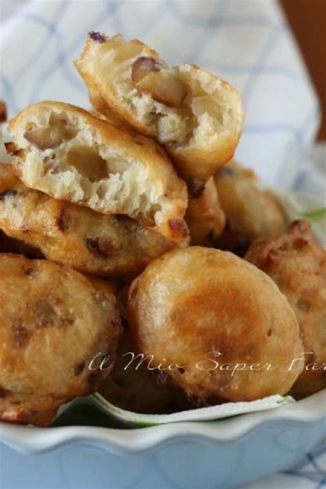 Realizzata con un impasto semplice a base di acqua, lievito, farina, semola. Ricetta Frittelle Salate Pugliesi - Ricette 2020