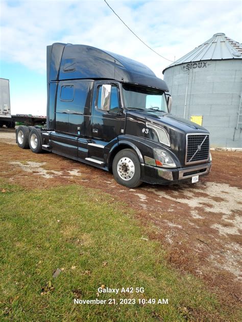 2016 Volvo VNL 780 Mega Wide Condo Cab, Owner Operator Interior