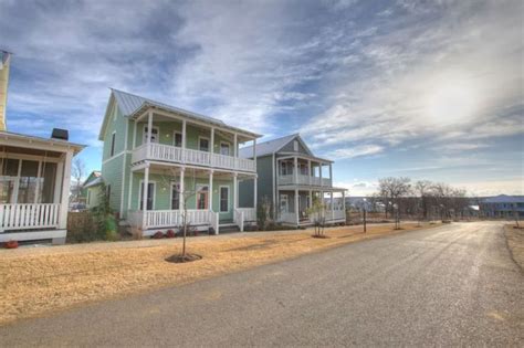 Condominiums, townhouses, cottages, and large estates. Spacious cottage in Carlton Landing with second story view ...