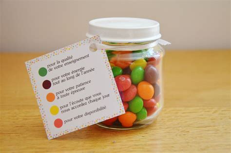 Un cadeau maîtresse fait maison, aujourd'hui louna nous présente comment fabriquer une carte à gratter pour maîtres et maîtresses. cadeau personnalisé pour les creches - Recherche Google ...