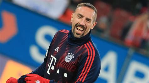 Considerato tra i più forti calciatori della sua generazione, ha legato la sua carriera principalmente al bayern monaco, dove ha giocato per dodici stagioni vincendo ben nove campionati tedeschi. Baby Nummer 5! Franck Ribéry ist wieder Vater geworden