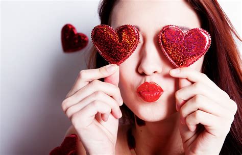 Februar, der wochentag variiert also jedes jahr 10 Gründe, warum der Valentinstag für Singles viel besser ist