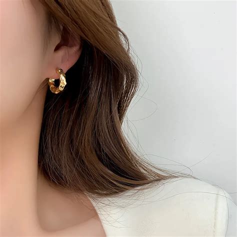 Minimalist Design With Metal Texture And Small Ear Loops Simple And Fashionable Versatile Cold