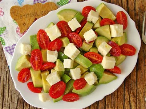 Peynirli Avokado Salatası Tarifi Nasıl Yapılır Resimli Yemek