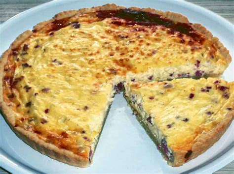 Recette quiche language:de / rezept: Quiche Lorraine Rezept - Herzhafte Mürbeteig-Quiche mit Speck, Zwiebeln und Schmand