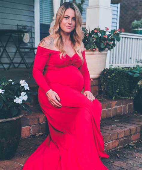 Find the best baby shower dress of your dreams to celebrate your baby with our stylish long and short maternity dresses. Long-Sleeve Baby Shower Gown | Fitted maternity gown ...