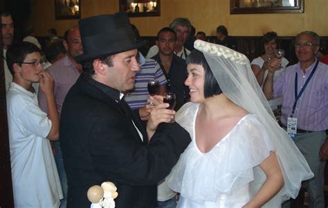 A estrela de 56 anos lamentou o falecimento do seu pai através de uma homenagem feita nas redes sociais. José Raposo e Sara Barradas casam-se em segredo - a Ferver ...