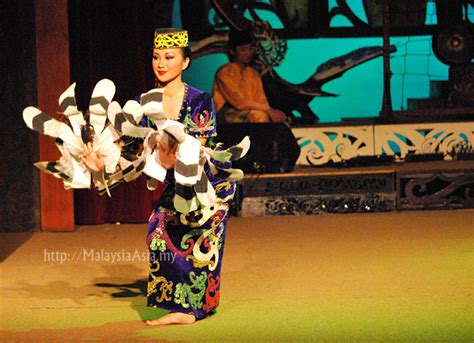 Valerie mashman at the dress and cultural identity forum in kuching, sarawak. Gawai Special Package in Sarawak - Malaysia Asia