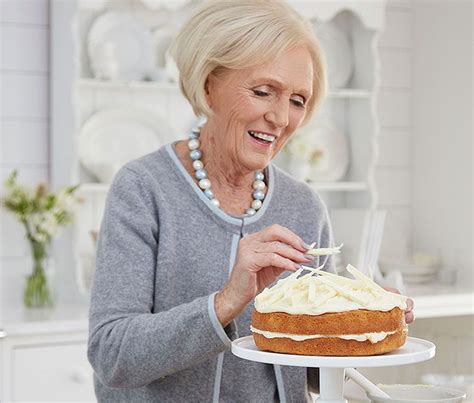 17 desserts you can whip up in 10 minutes or less. Mary Berry | Mary berry recipe, Mary berry, Food videos desserts