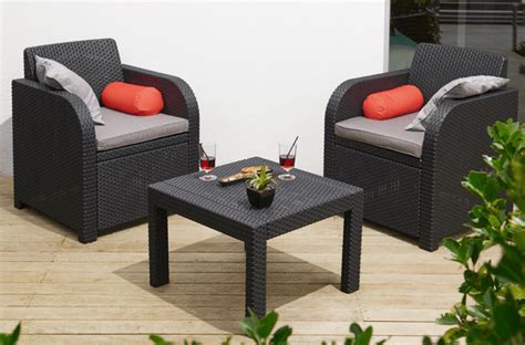 Autant d'objets déco pour réveiller votre intérieur ! table de jardin pas cher gifi