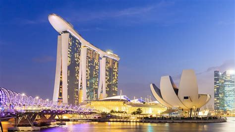 Street, catch a light show at gardens by the bay, then sample tropical fruits and barter at bugis street. A quick guide to Marina Bay Sands, Singapore