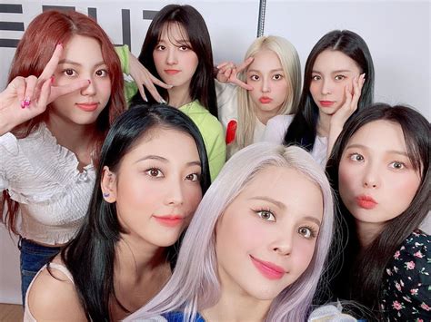(2021년 새해 기념으로 sns에 업로드된 사인 모음컷.) 3.1. CLC Releases "HELICOPTER" MV English Version | KpopStarz