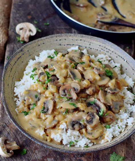 #vegan #glutenfree #mushrooms #stroganoff #dinner #lunch | elavegan.com Vegan Mushroom Stroganoff with rice! This gluten-free dish ...