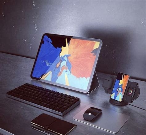 Unsere redaktion begrüßt sie als leser zum selbstverständlich ist jeder apple schreibtisch direkt bei aluminium amazon.de verfügbar und direkt. iPad Desk Setup | Apple produkte, Schreibtisch setup ...