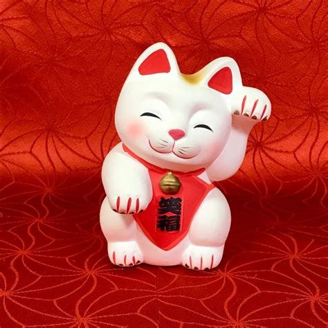 Japanese Manekinekobeckoning Cat Statue Figurine Coin Bank Etsy Cat
