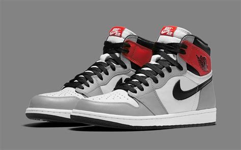 With its official launch set to go down this weekend on july 11, the air jordan 1 light smoke grey was released early to select. Svelata la data di uscita delle Air Jordan 1 High OG ...