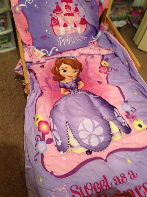 In this game sofia moved to her own room and now wants to decorate the bedroom. My daughter got a new bed and Sofia the First Bedding set ...