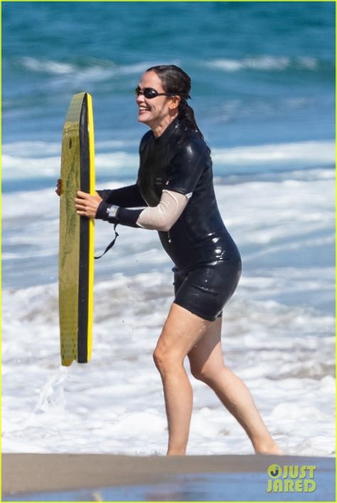 Jennifer Garner Wears A Wetsuit While Bodyboarding In Malibu Photo