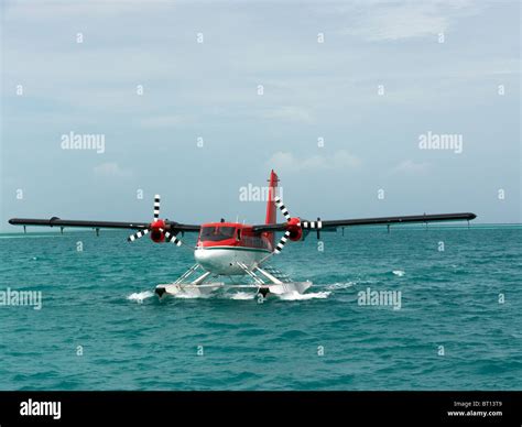 De Havilland Canada Dhc 6 Twin Otter Seaplane Taxiing Just After