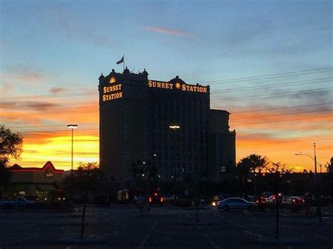 Roasted turkey (served on thanksgiving day), new zealand lamb leg, slow roasted prime rib, crab legs, seafood. Feast Buffet at Sunset Station, Henderson - Restaurant ...